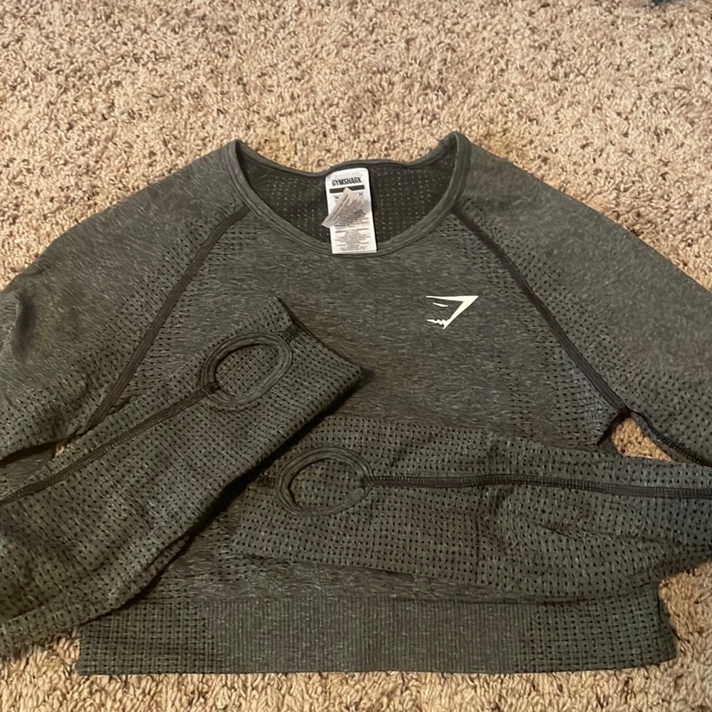 NWOT Gymshark crop workout long sleeve